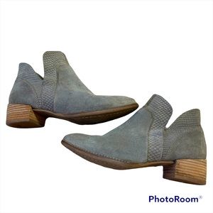 Seychelles Gray Suede Leather Booties in Size 7.5